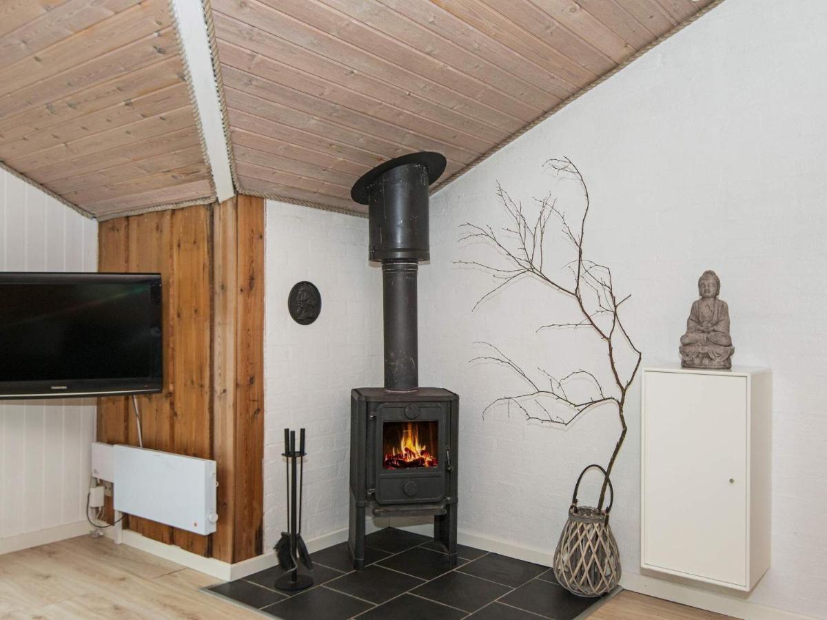 6 Person Holiday Home In R M Bolilmark Номер фото