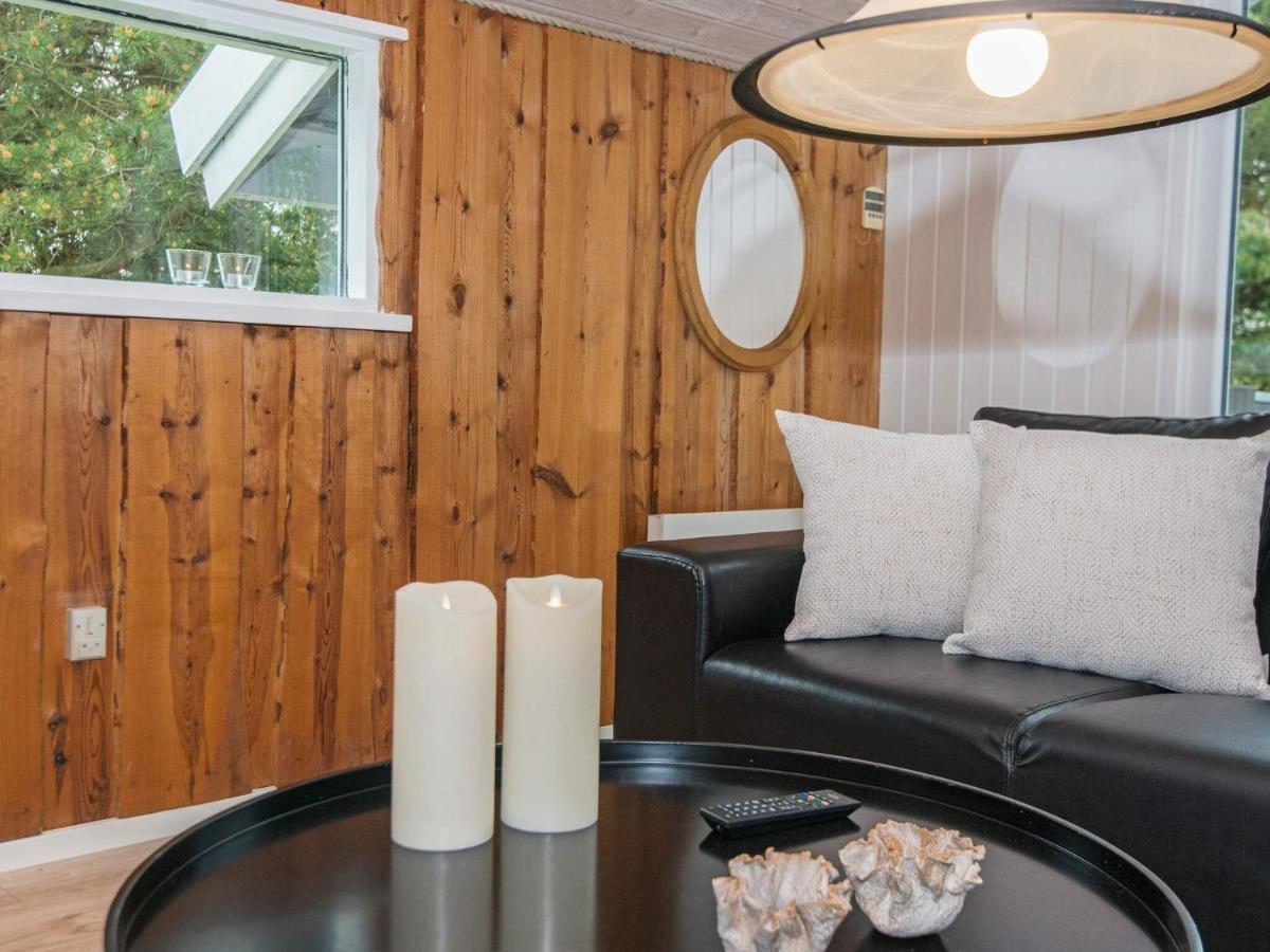 6 Person Holiday Home In R M Bolilmark Номер фото